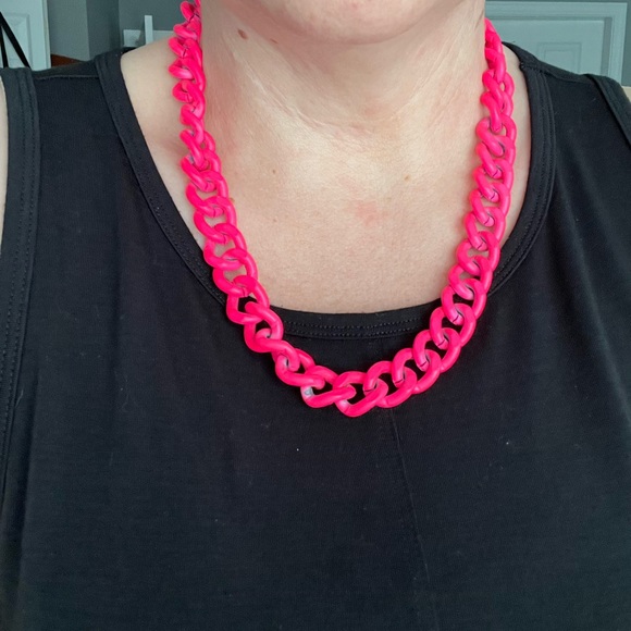 Hot pink metal thick chain necklace - Picture 2 of 3
